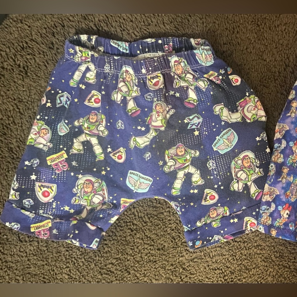 Size 5t small shop Disney shorts bundle of 2